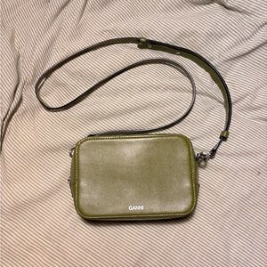 GANNI | Green camera bag w detachable shoulder strap